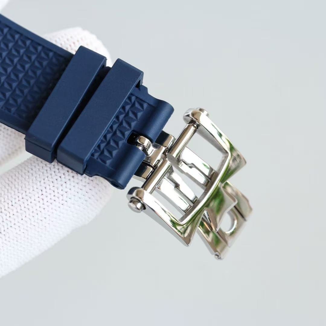 Vacheron Constantin Overseas 4300V/120G-B102 - Image 9