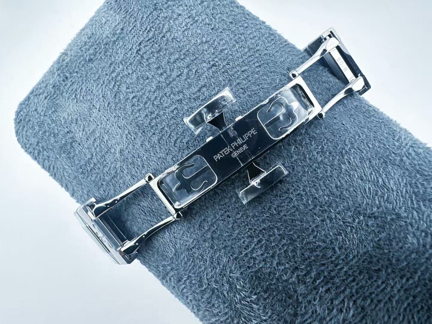 Patek Philippe Nautilus 5711/1A-001 - Image 9