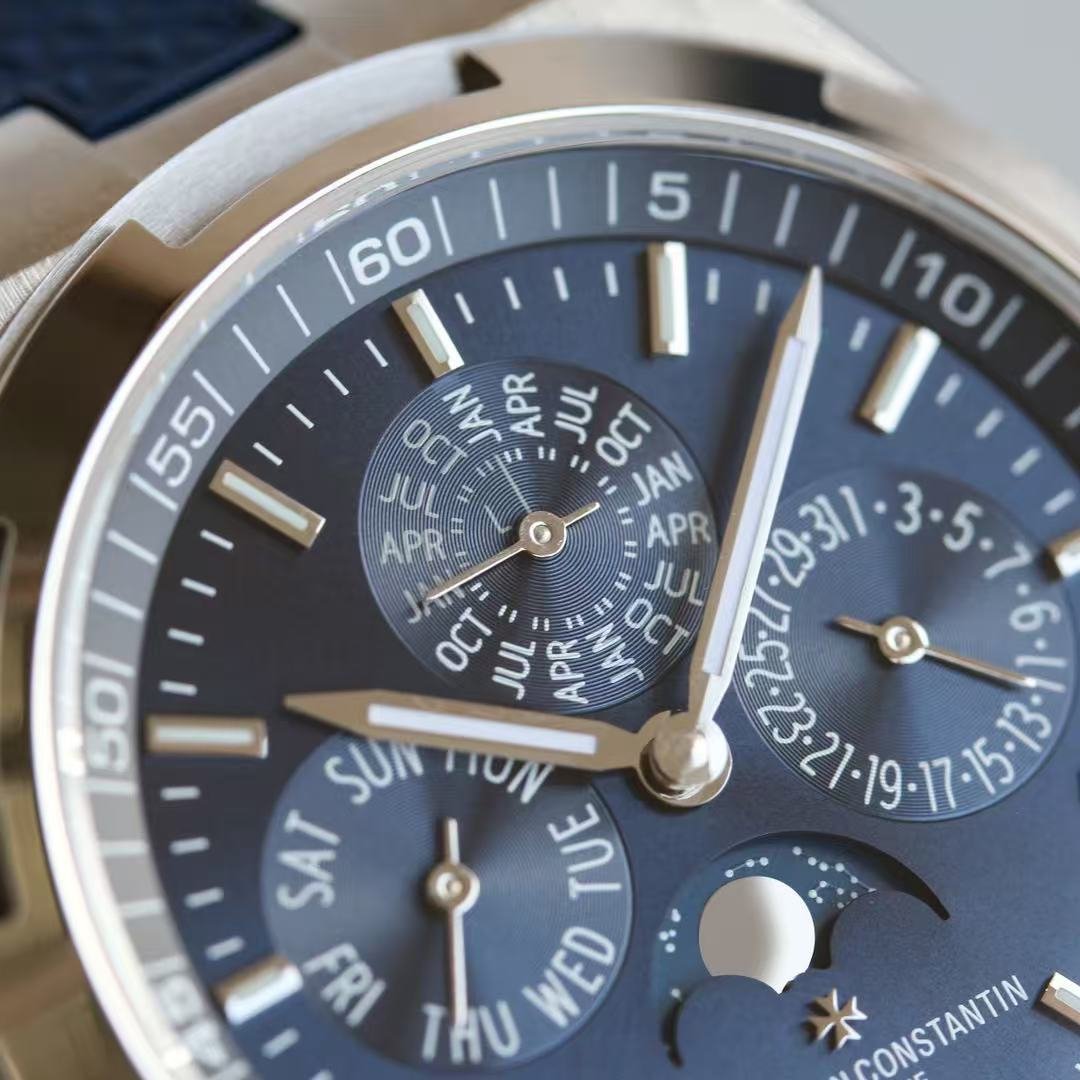 Vacheron Constantin Overseas 4300V/120G-B102 - Image 4